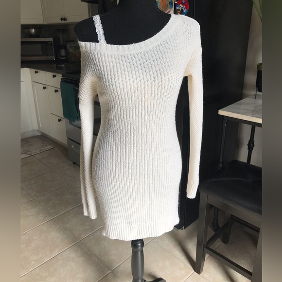 Hollister Dresses & Skirts - Y2K Hollister ivory sweater dress